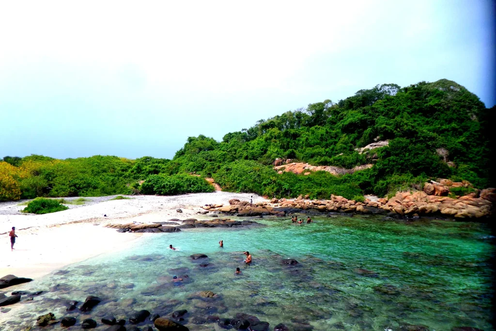 pigeon island national park sri lanka