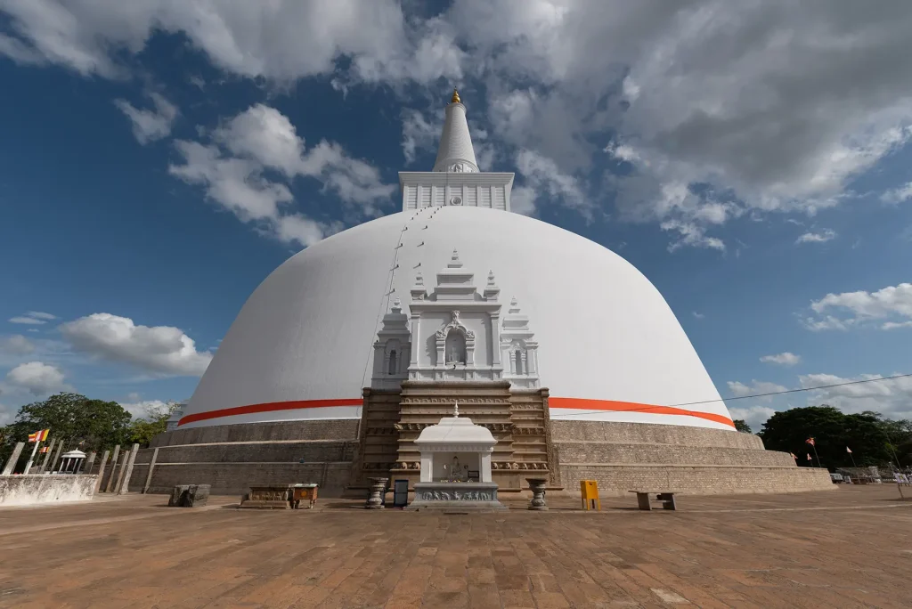 ruwanwelisaya stupa anuradhapura sri lanka